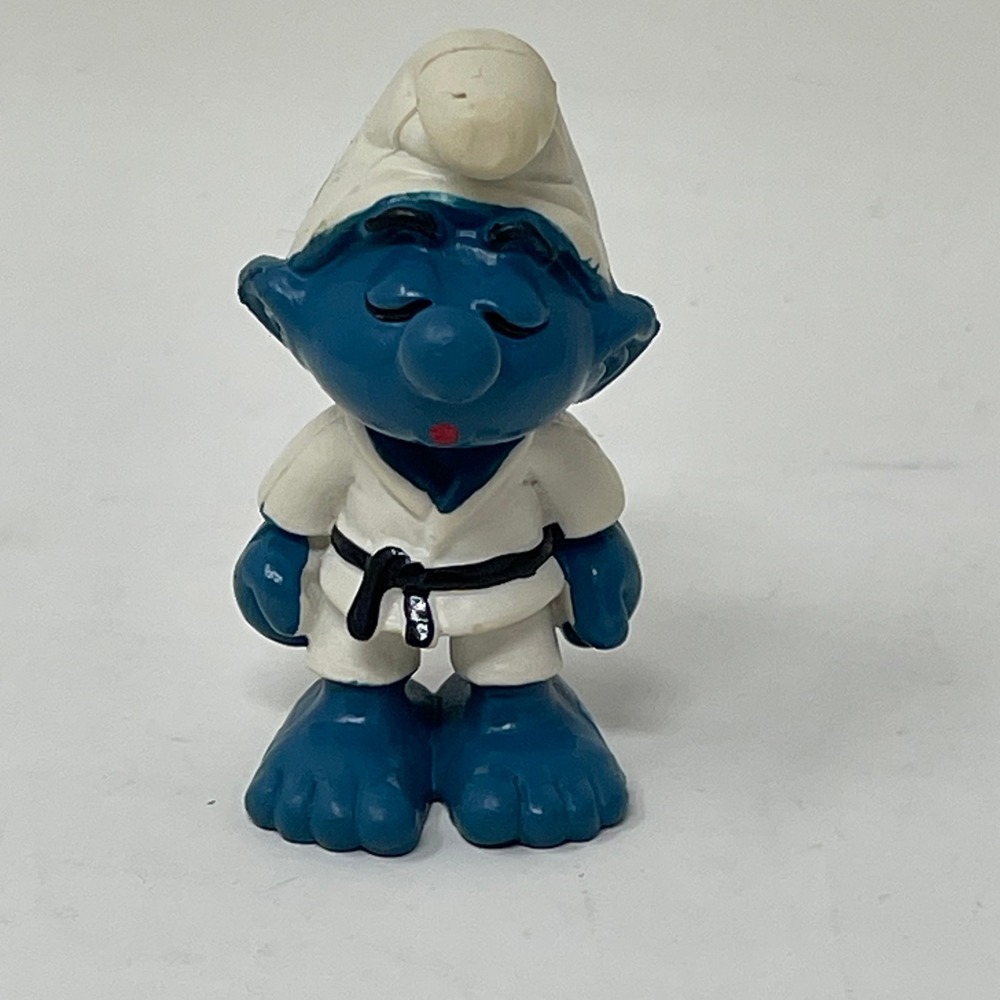 Vintage 1981 Schleich Peyo Karate Smurf PVC Figure Martial Arts Black Belt Toy